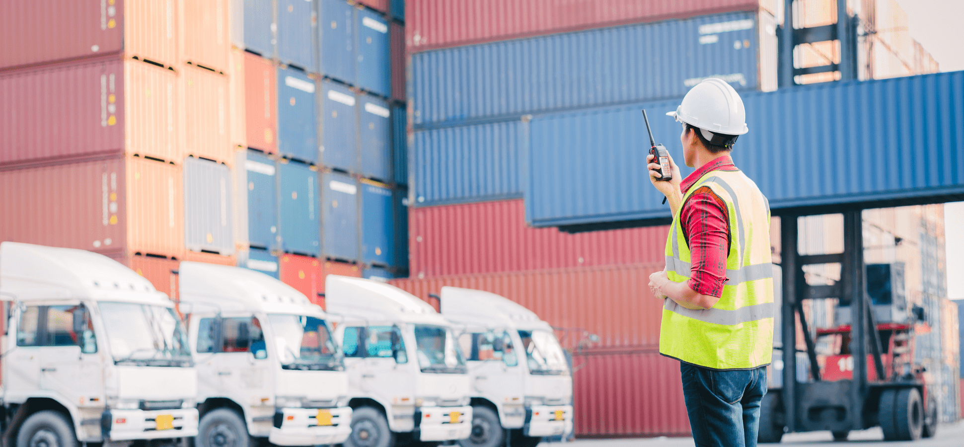 Korean foreman control loading containers box for logistic import export in dock